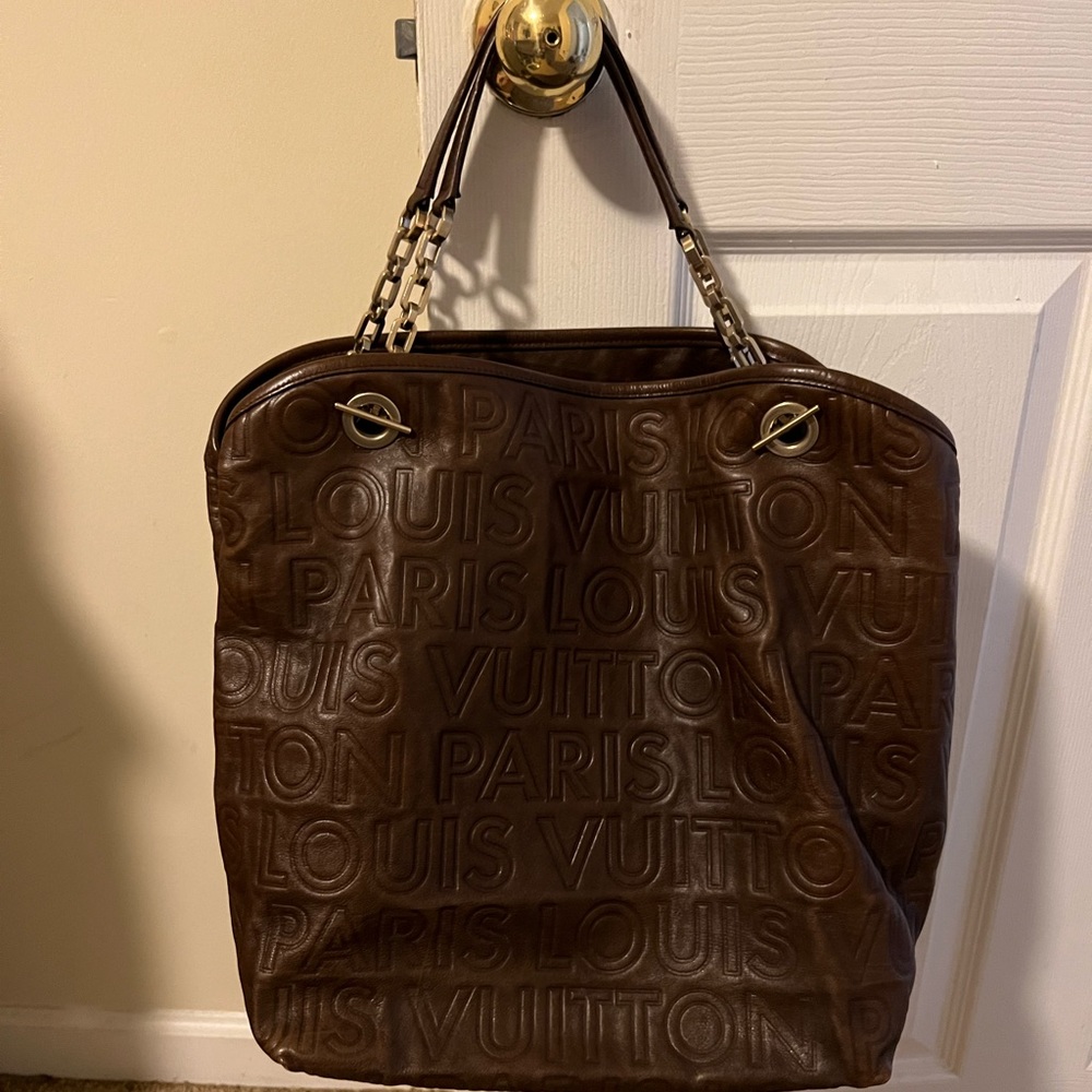 Louis Vuitton bag 100% authentic in great condition